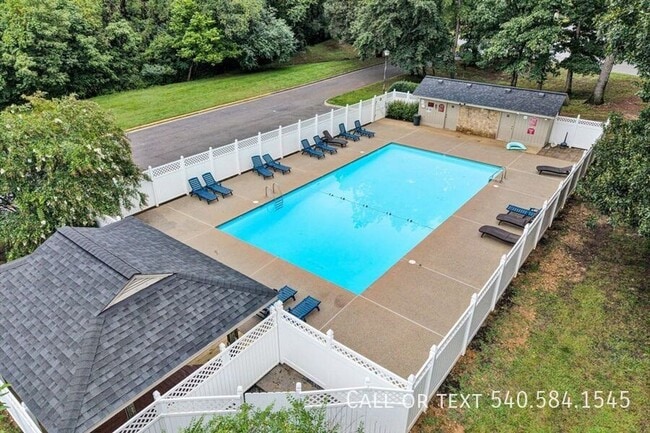 Building Photo - 7311 Maple Ct SW