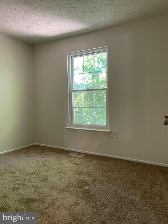 Building Photo - 1542 Pin Oak Dr