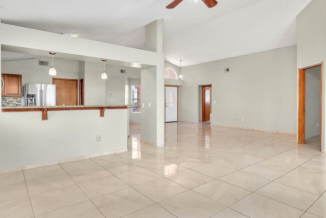 Building Photo - 2505 Kingston Ct