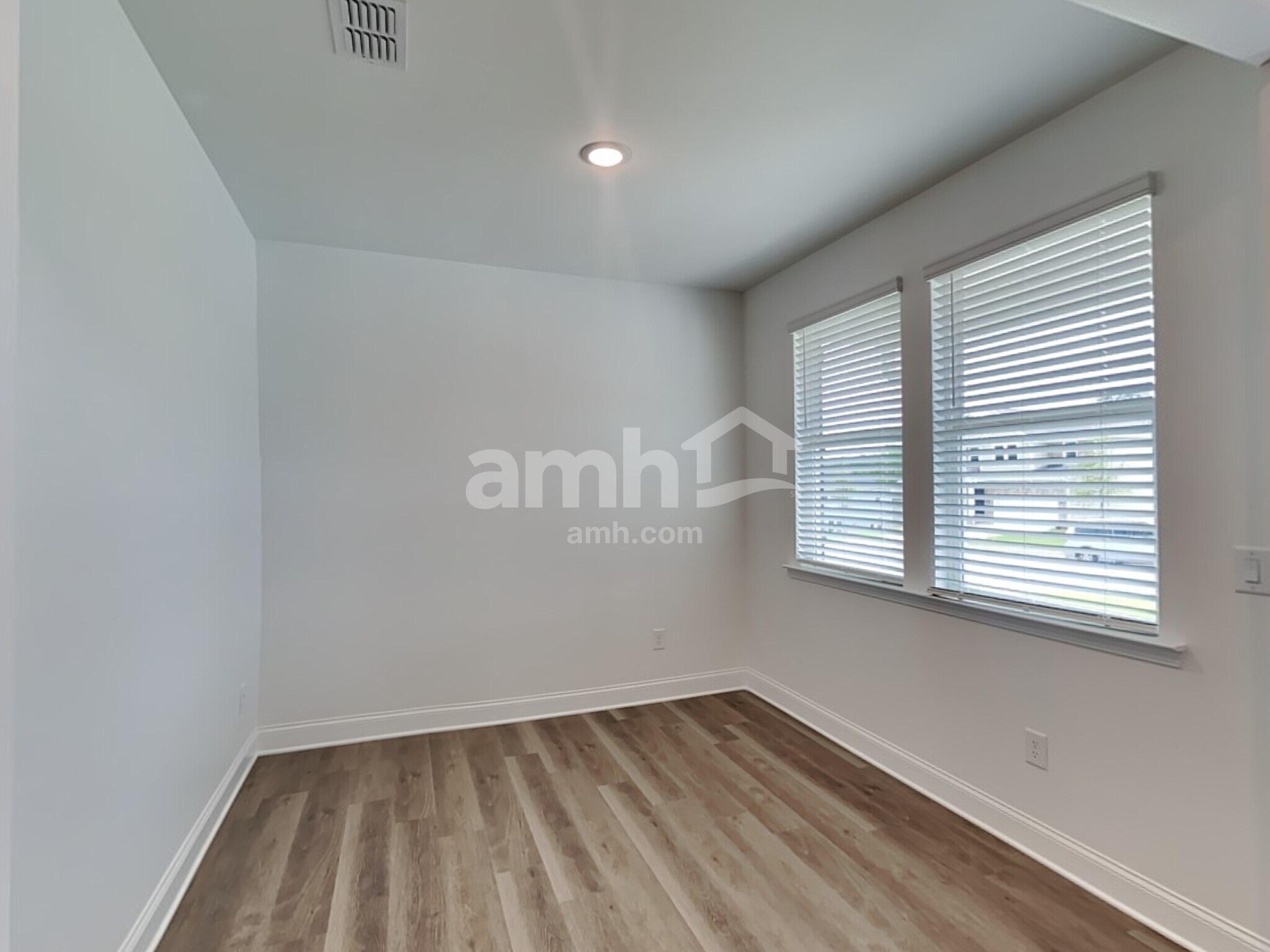 Building Photo - 1555 Soapstone Rd