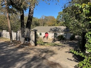 Building Photo - 2727 Lindsey Hollow Rd