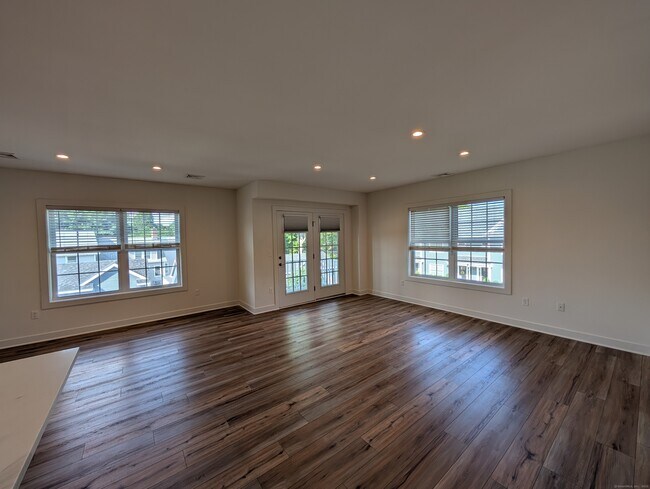 Building Photo - 138 Highland Ave
