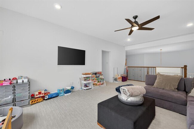 Building Photo - 9722 Dani Lake Dr