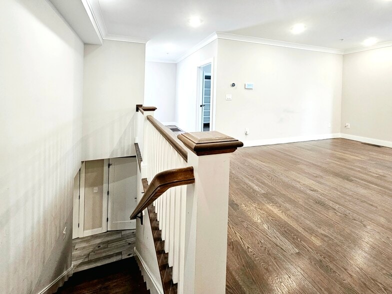 Building Photo - 79 Linden St