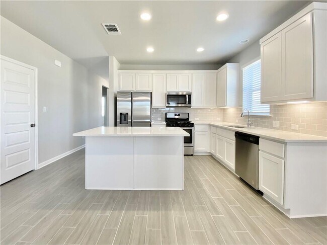 Building Photo - 1509 Longhorn Ranch Dr