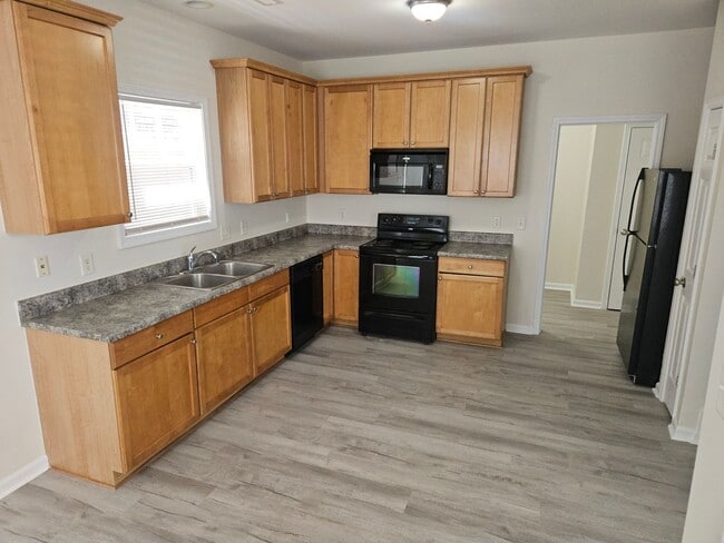 Building Photo - Charming 3br/2.5ba in SE Raleigh.  Avail Now!