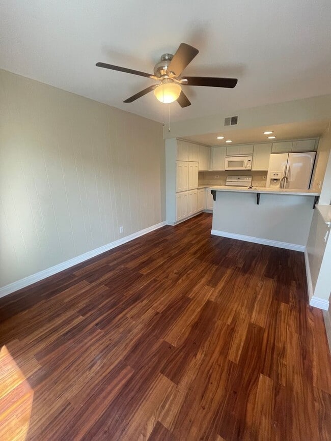 Building Photo - 3 Bed, 2 Bath Tanglewood For Rent- Single Story w/ Garage and AC!