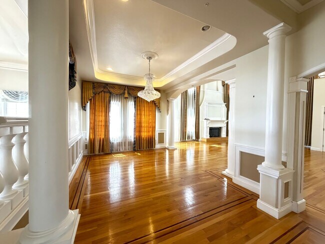 Building Photo - 738 Palmera Ct