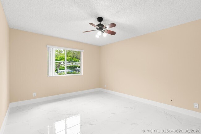 Building Photo - 9855 Westview Dr