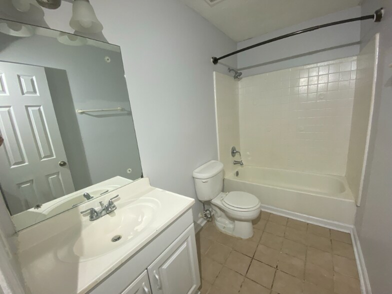 Building Photo - 1232 Creek Forest Ct NW