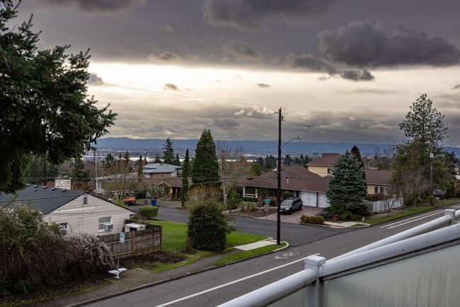 Building Photo - Two bedroom + Bonus room in Vancouver - View