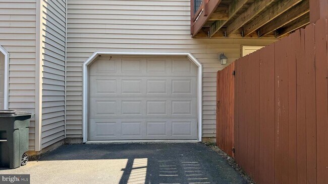 Building Photo - 1334 Easton Rd