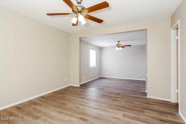 Building Photo - 510 N Tercera Ave