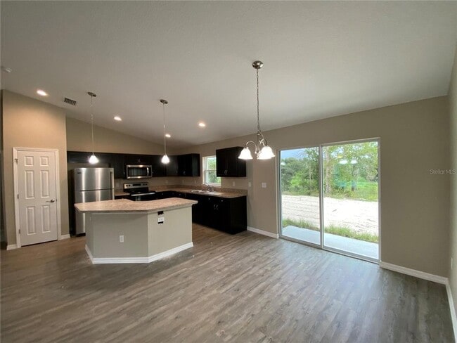 Building Photo - 745 Marion Oaks Manor