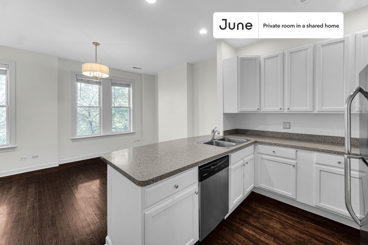 Building Photo - Room in Shared 3 bed/2 bath home