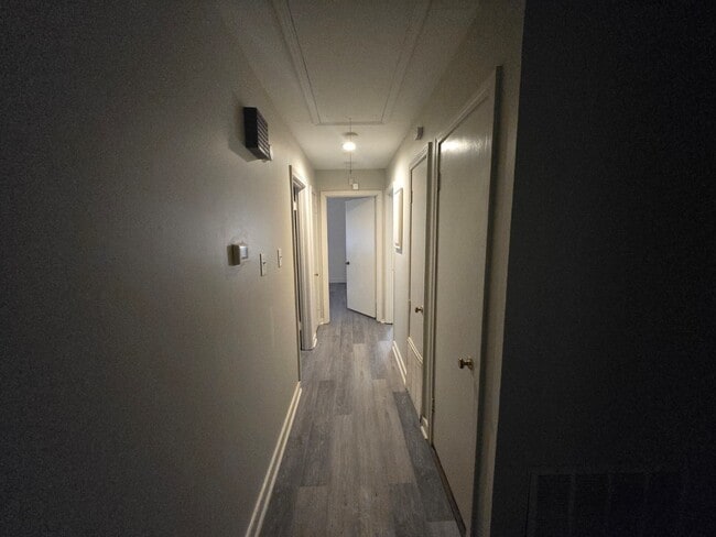 Building Photo - 3985 Roxbury Rd