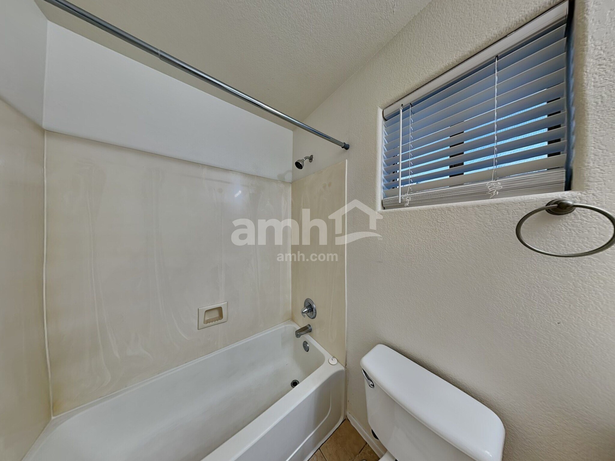 Building Photo - 9325 E Oro Ave