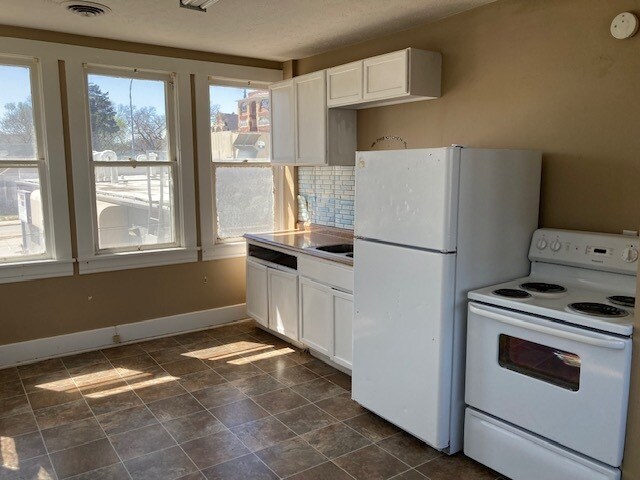 Building Photo - 315 W Koenig St