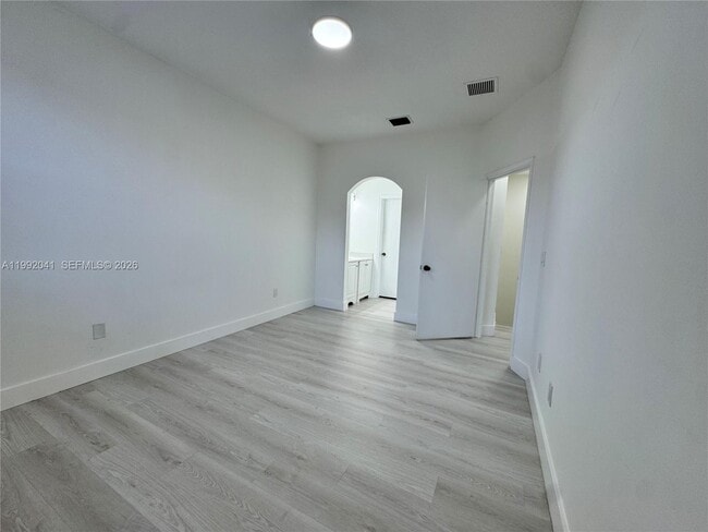 Building Photo - 4911 Spinnaker Dr