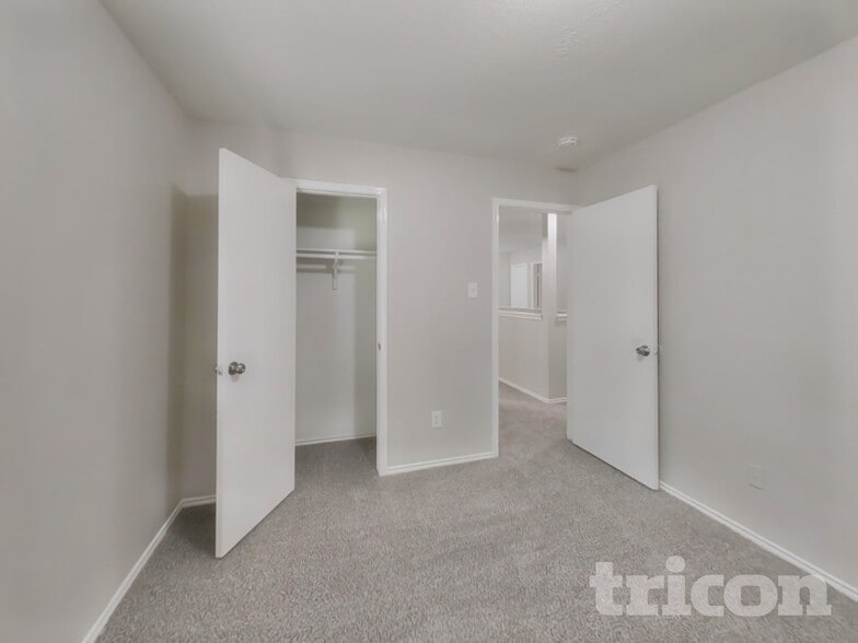 Building Photo - 3703 Bent Springs Ln