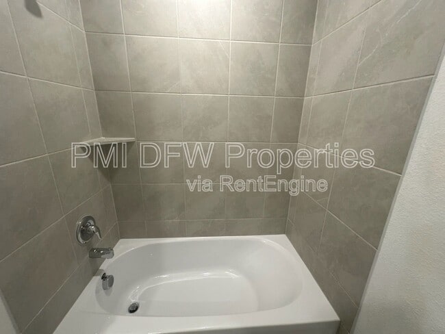 Building Photo - 1638 Woodbrook Dr