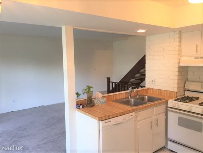 Building Photo - 2 br, 1.5 bath Condo - 1328 Inverrary Ln