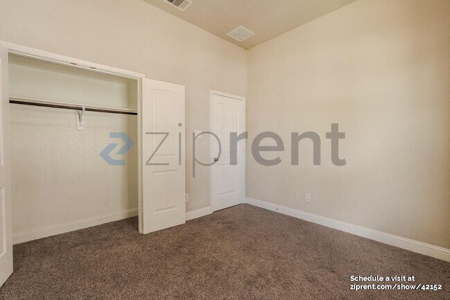 Building Photo - 18818 Lake Ridge Dr