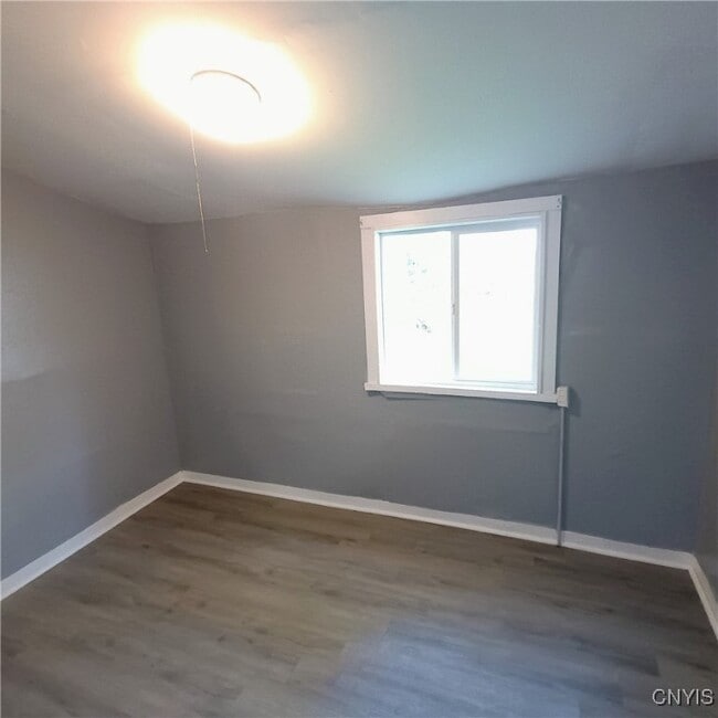 Building Photo - 407 Pond St