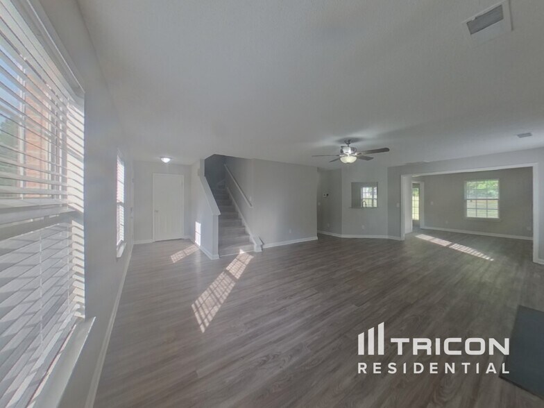 Building Photo - 1005 Aderley Oak Dr