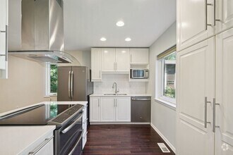 Building Photo - Reston-Renovated 3 BR / 2 BA / 2 1/2 BA En...