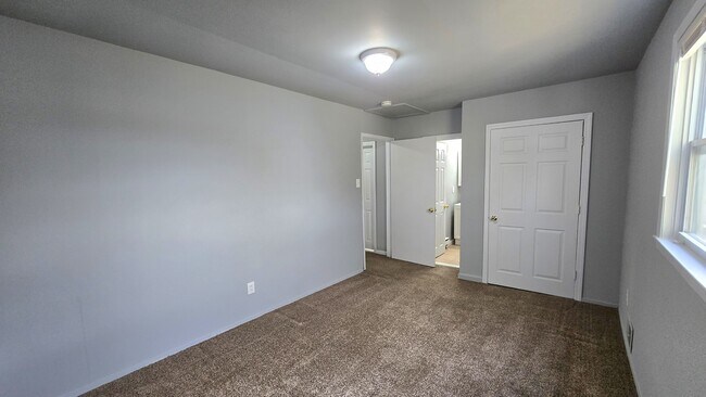 Building Photo - 2105 Hunter St