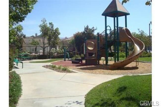 Building Photo - Nice 2 Story Home