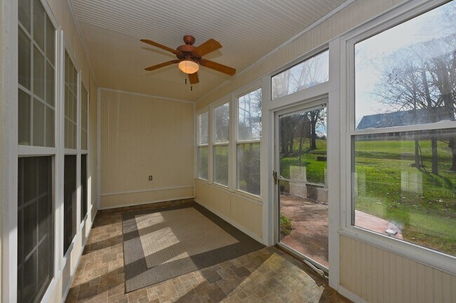 Building Photo - 1527 Gesshe Ct