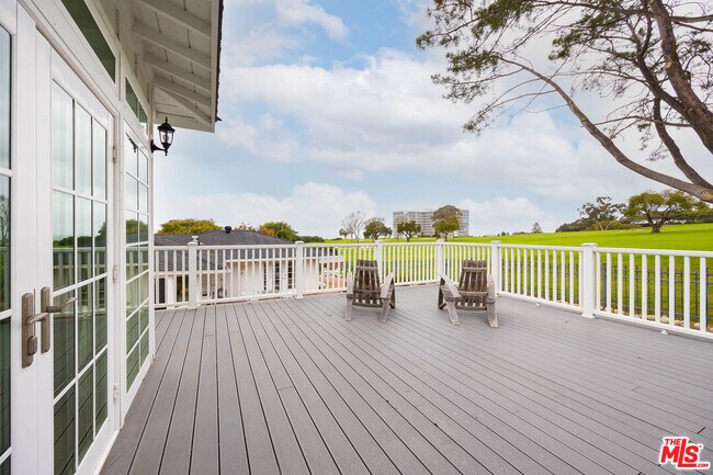 Building Photo - 1110 W Muirlands Dr