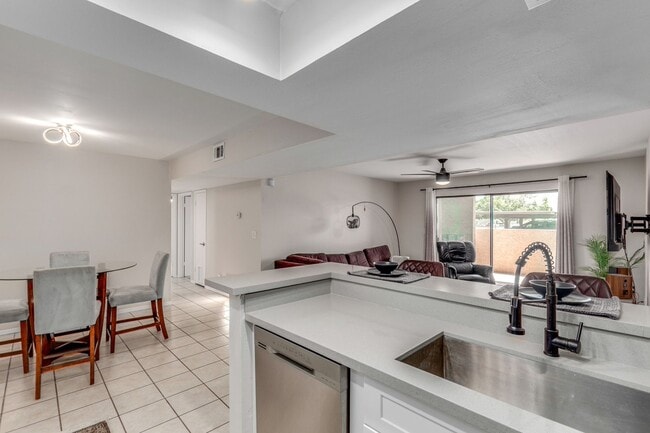 Building Photo - BEAUTIFUL AND SPACIOUS 1ST FLOOR MESA CONDO!