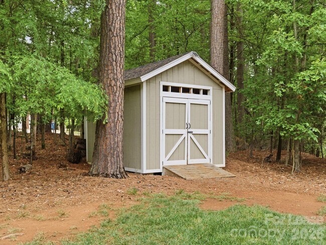 Building Photo - 505 Stonemarker Rd