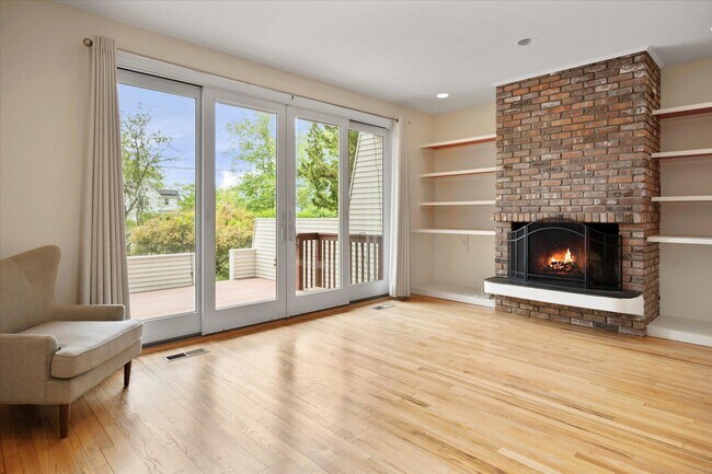 Building Photo - 188 Main St