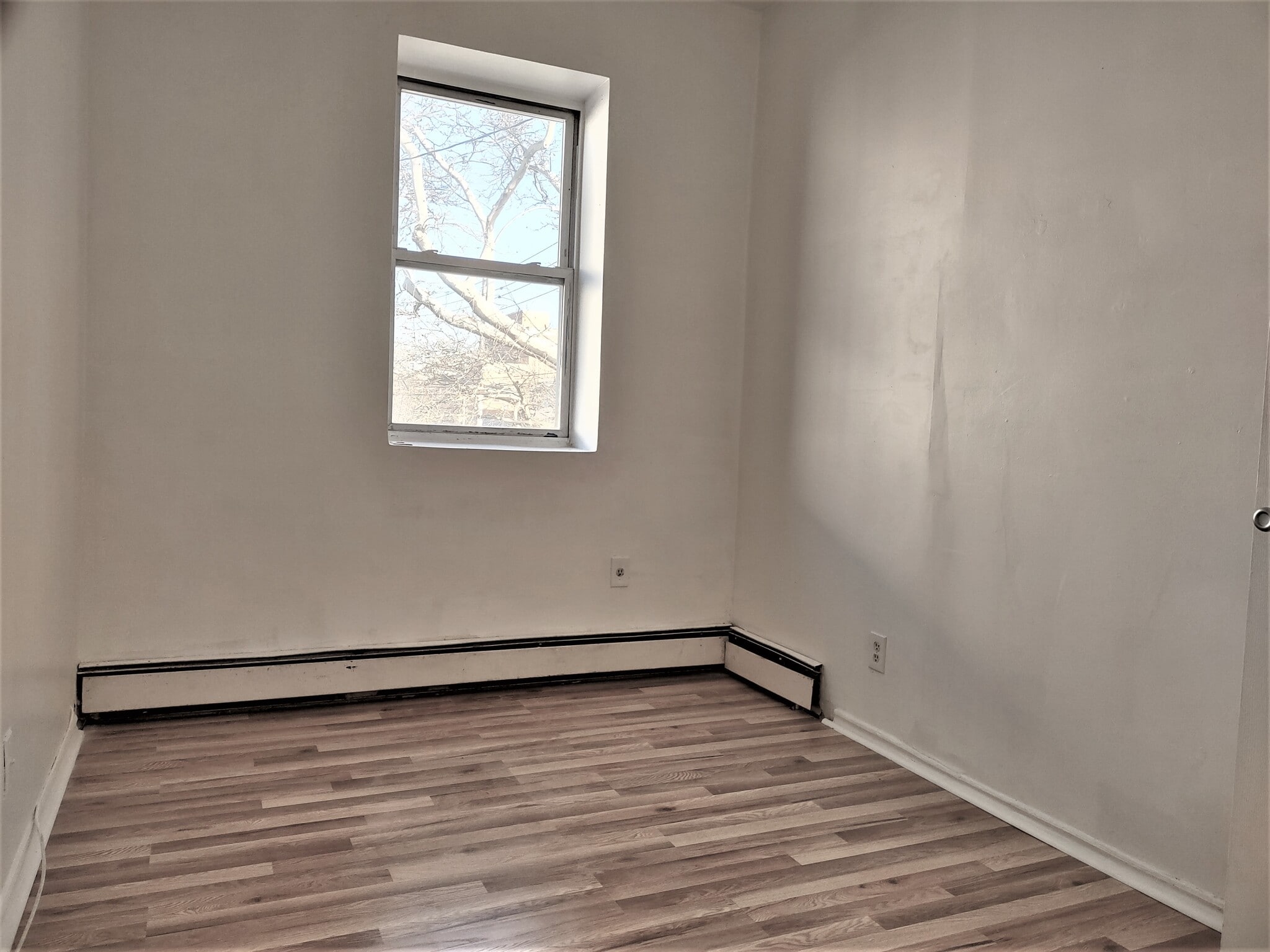 Building Photo - 903 Glenmore Ave