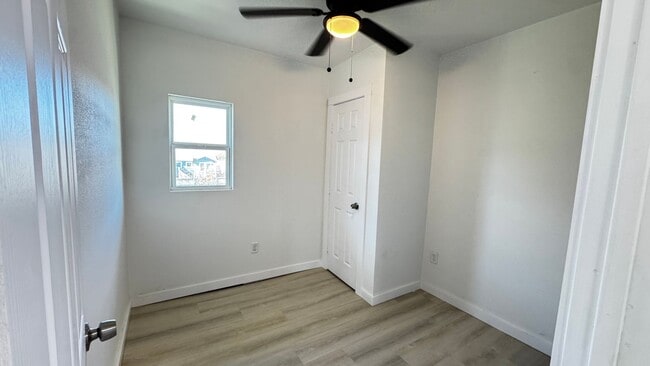 Building Photo - 2BD UPSTAIRS APARTMENT WITH WATER PAID!!