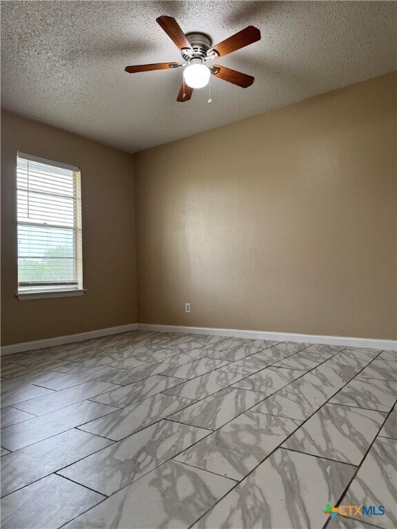 Building Photo - 1051 Country Club Dr