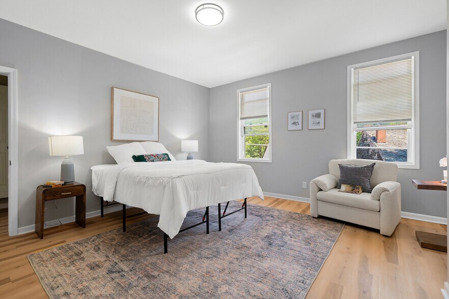 Building Photo - 1123 Brabec St