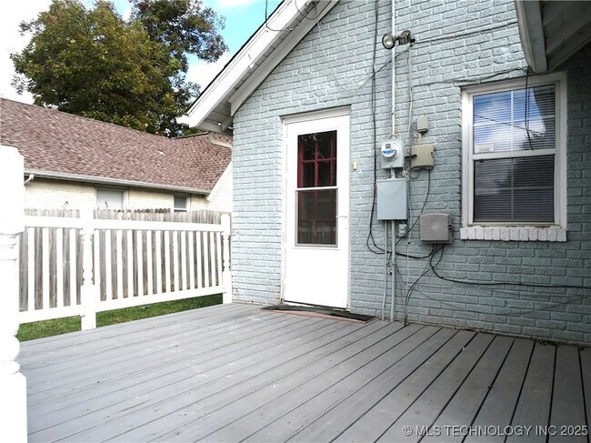 Building Photo - 1148 S Columbia Ave