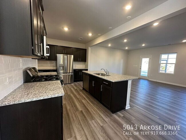 Building Photo - 5043 Arkose Dr