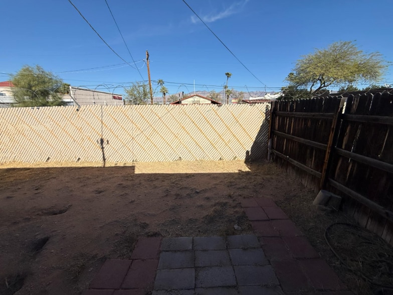 Building Photo - 5019 E 1st St