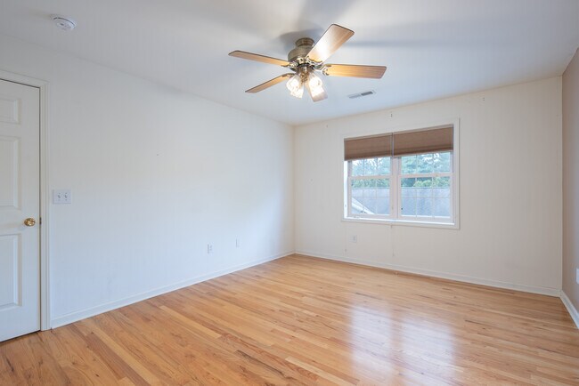 Building Photo - 108 Evergreen Pl