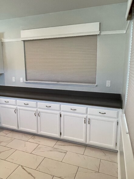 Building Photo - 2468 Del mar Ct