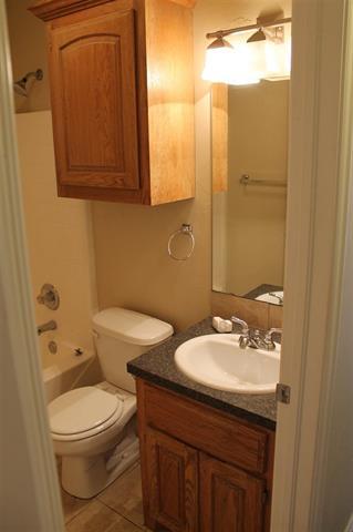 Building Photo - 205 Glover Cir
