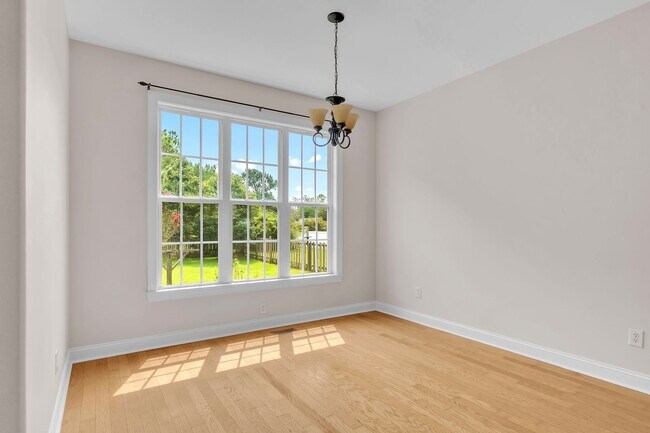 Building Photo - 210 Raven Ridge Ct
