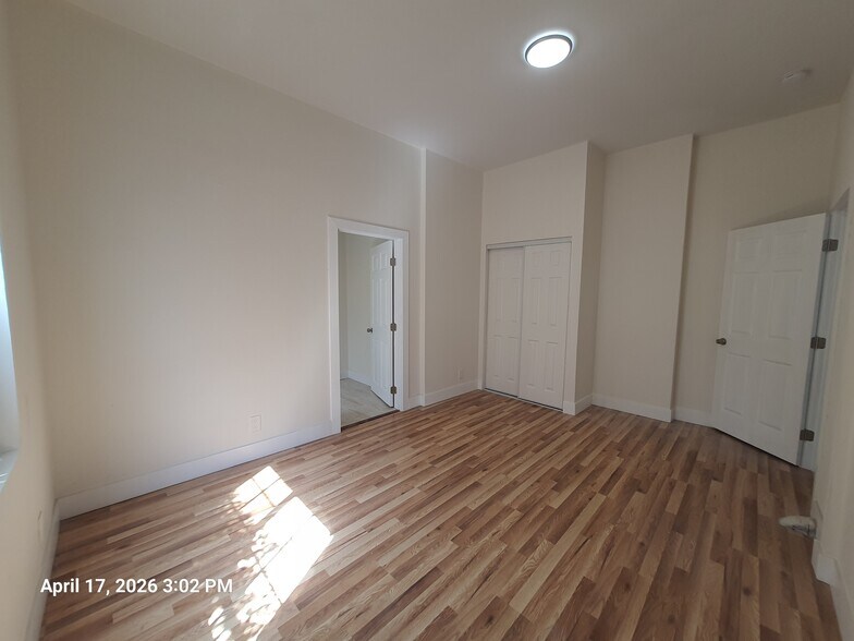 Building Photo - 515 W 104th St