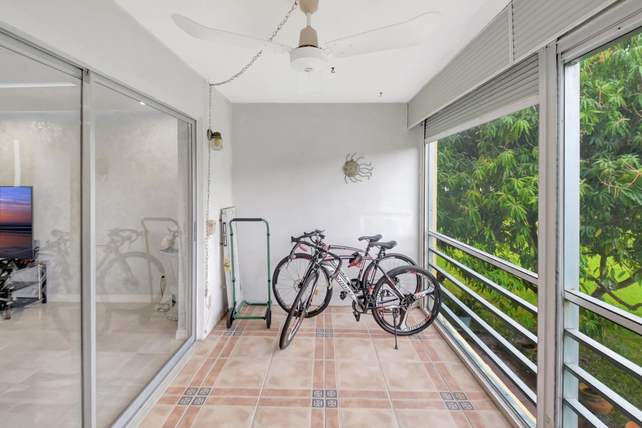 Building Photo - 2615 NE 3rd St